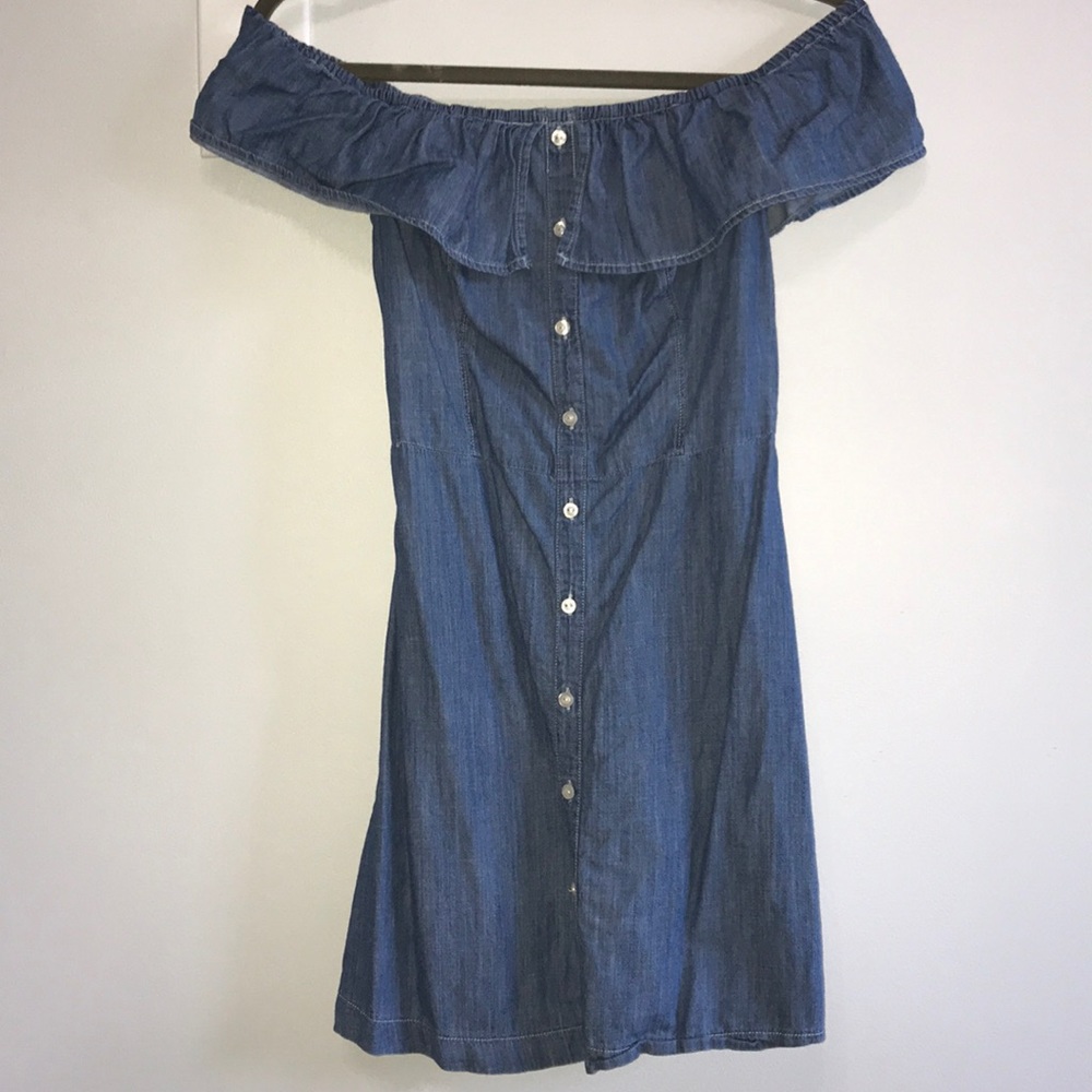 Off the shoulder jean hollister dress